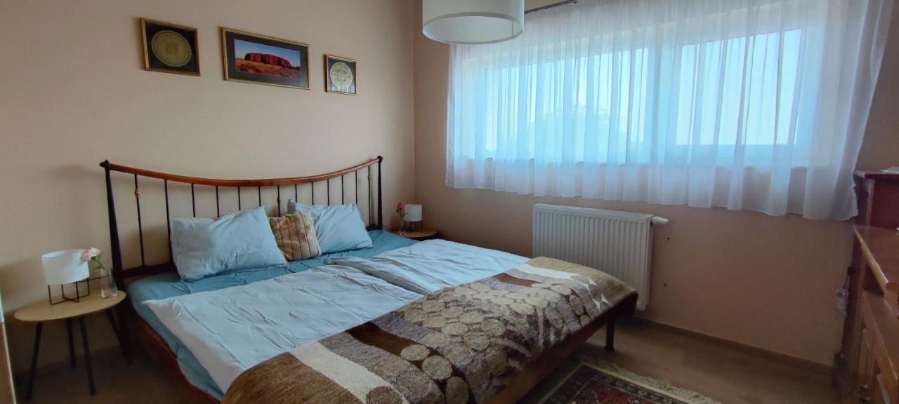 White Column House Apartment Diosd Bagian luar foto