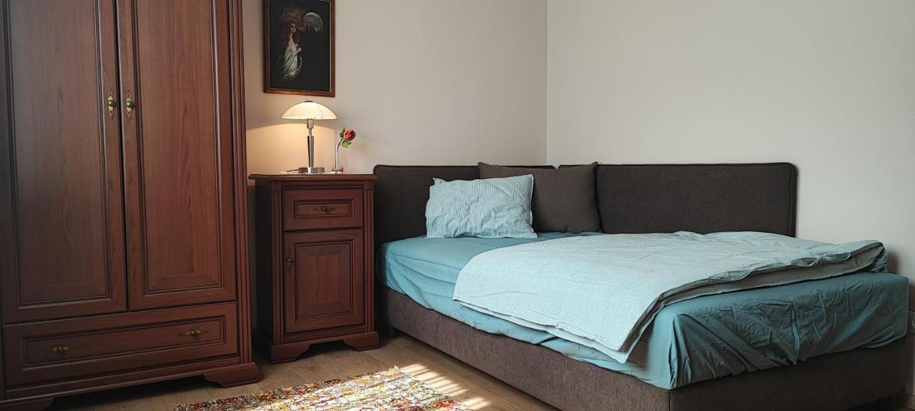 White Column House Apartment Diosd Bagian luar foto