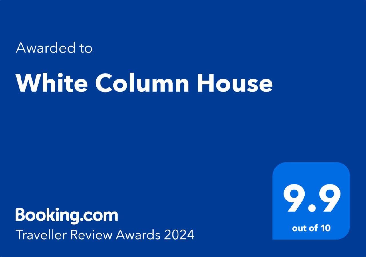 White Column House Apartment Diosd Bagian luar foto