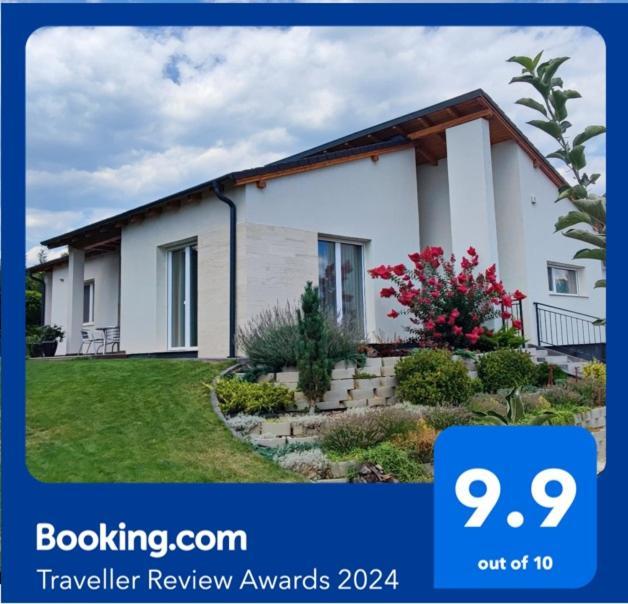 White Column House Apartment Diosd Bagian luar foto