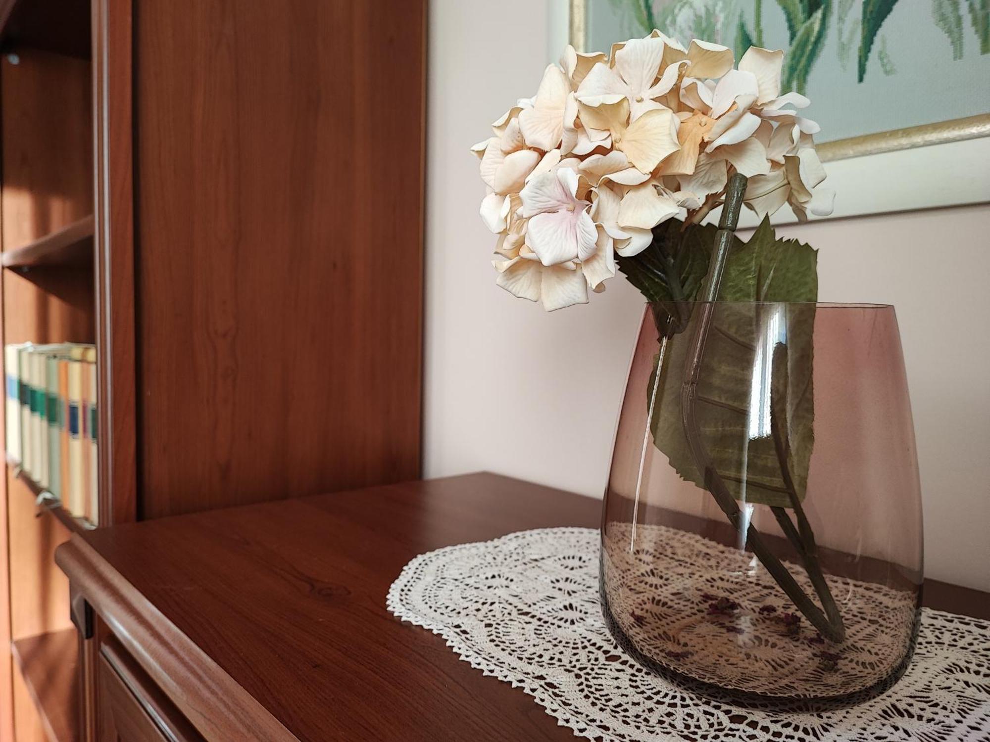 White Column House Apartment Diosd Bagian luar foto